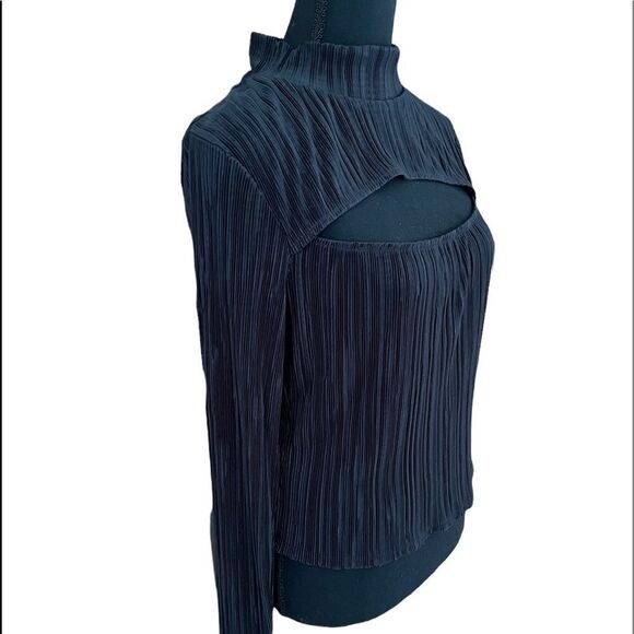 NEW with tags Leith Women's  Black
Textured Cutout Front Mock neck top size M - Picture 6 of 9